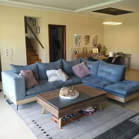 Corinthian Family * Isthmia