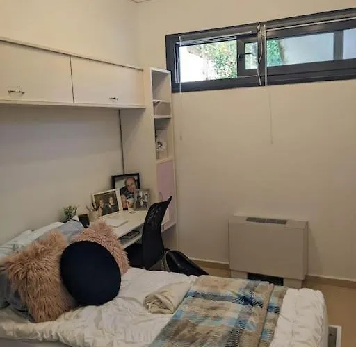 Corinthian Family * Isthmia