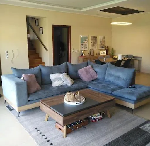 Corinthian Family * إسثْمِيا