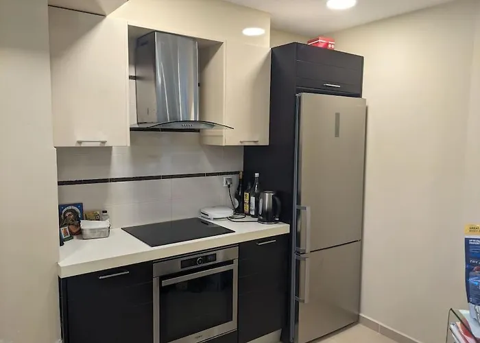 Corinthian Family إسثْمِيا