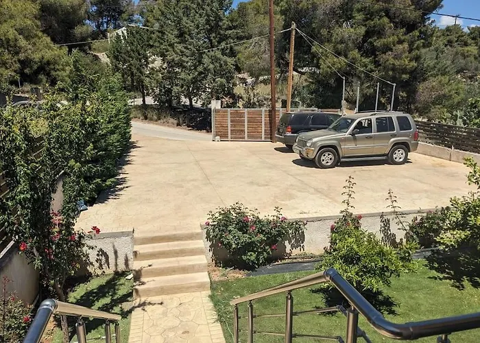 Corinthian Family * إسثْمِيا